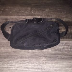 Waist pouch